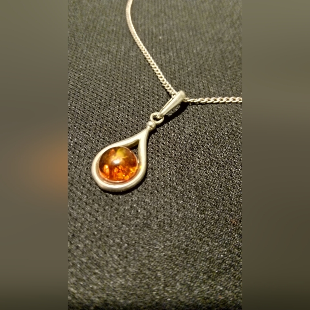 AMBER 925. Silver Tear drop Necklace.